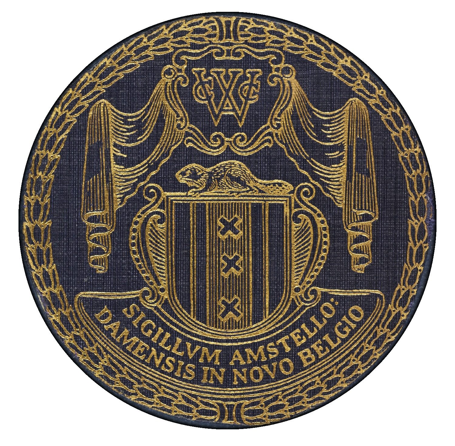 A circular civic seal rendered in gold on a dark blue ground. At the centre a shield bearing the three St Andrew's crosses of Amsterdam on a vertical band, with a beaver standing on top of the shield as a crest. Above the beaver hangs the interlaced monogram GWC of the Dutch West India Company, under swagged drapery. A laurel wreath runs round the edge, and along the foot a ribbon carries the legend SIGILLVM AMSTELLO·DAMENSIS IN NOVO BELGIO.